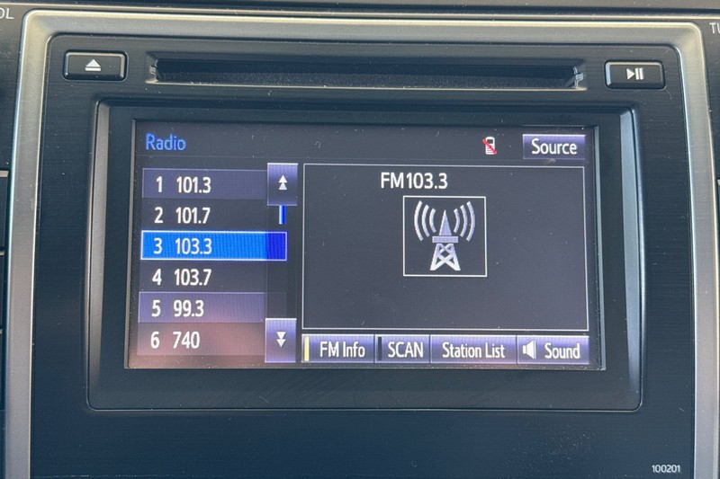 Toyota Camry Vehicle Full-screen Gallery Image 25