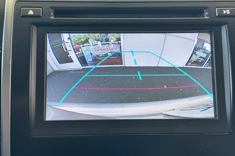 Toyota Camry Vehicle Full-screen Gallery Image 26