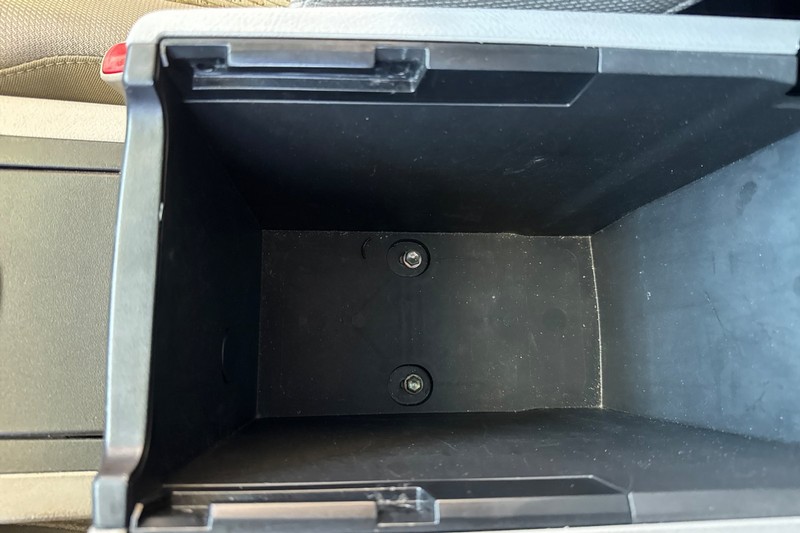 Toyota Camry Vehicle Full-screen Gallery Image 31