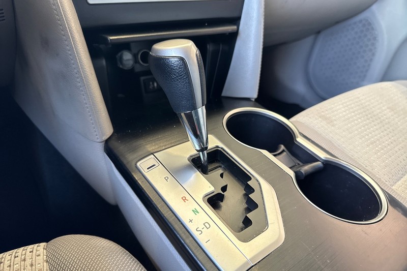 Toyota Camry Vehicle Full-screen Gallery Image 32