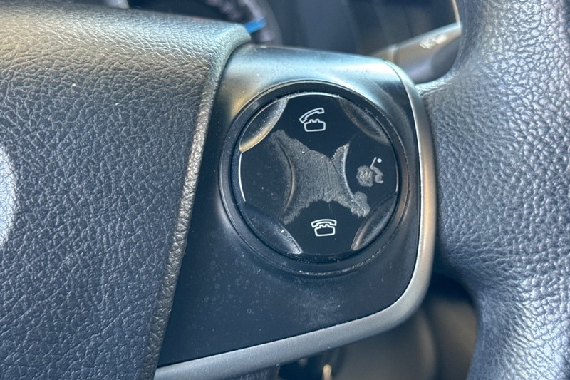 Toyota Camry Vehicle Full-screen Gallery Image 36