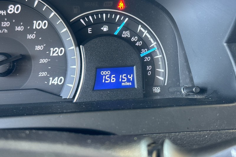 Toyota Camry Vehicle Full-screen Gallery Image 39