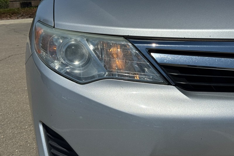 Toyota Camry Vehicle Full-screen Gallery Image 43