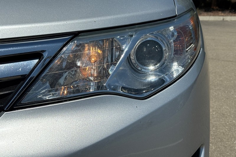 Toyota Camry Vehicle Full-screen Gallery Image 49