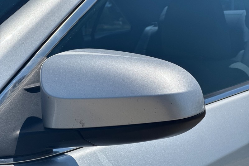 Toyota Camry Vehicle Full-screen Gallery Image 50