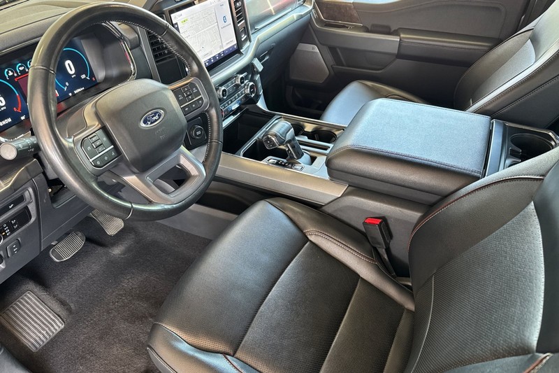 Ford F-150 Vehicle Full-screen Gallery Image 10