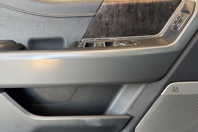 Ford F-150 Vehicle Full-screen Gallery Image 11
