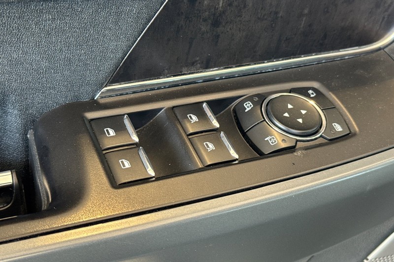 Ford F-150 Vehicle Full-screen Gallery Image 12