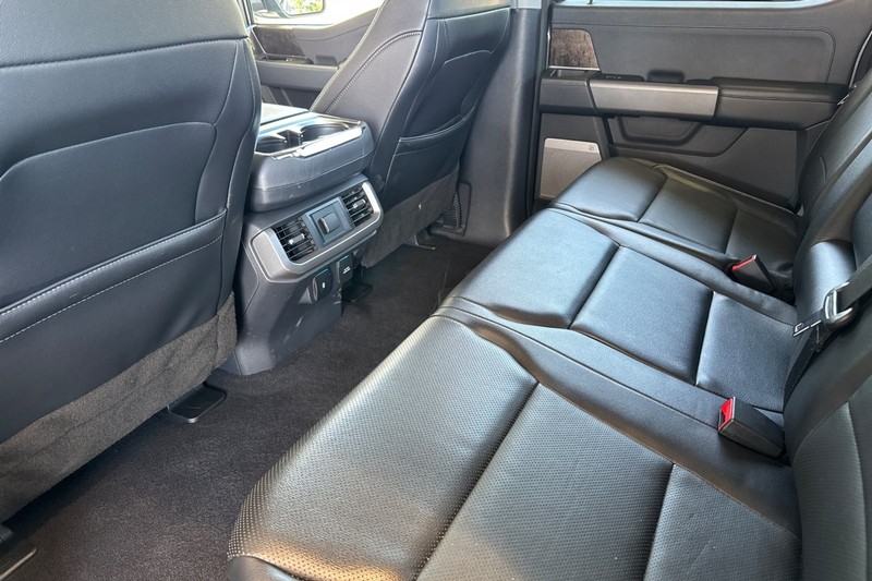 Ford F-150 Vehicle Full-screen Gallery Image 14