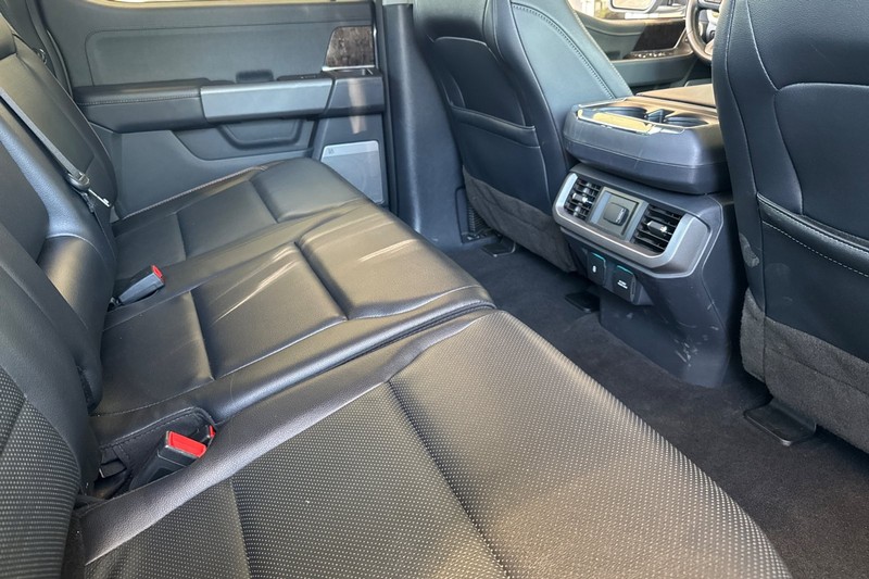 Ford F-150 Vehicle Full-screen Gallery Image 17