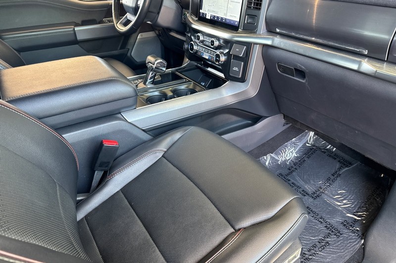 Ford F-150 Vehicle Full-screen Gallery Image 18