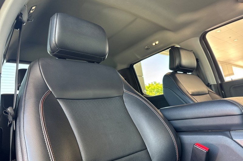 Ford F-150 Vehicle Full-screen Gallery Image 19