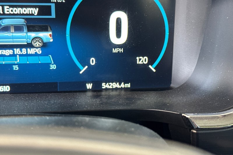 Ford F-150 Vehicle Full-screen Gallery Image 38
