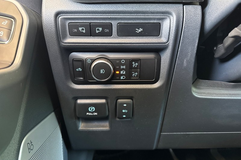 Ford F-150 Vehicle Full-screen Gallery Image 39