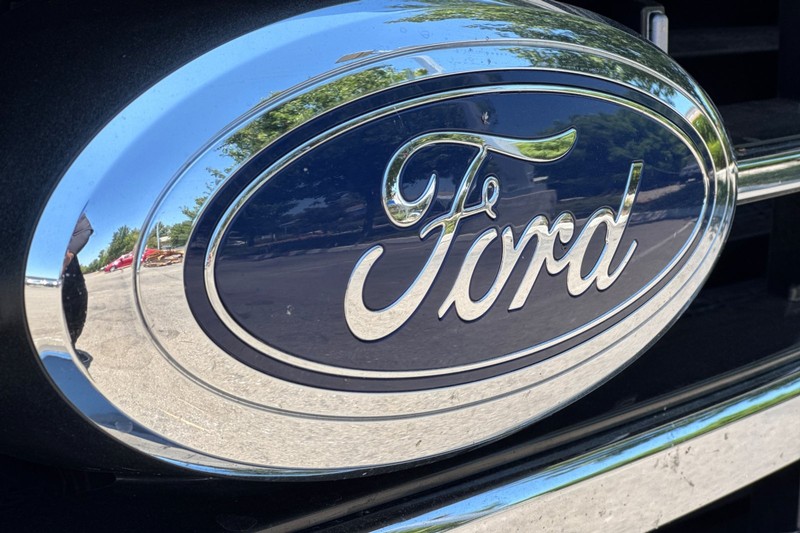 Ford F-150 Vehicle Full-screen Gallery Image 46