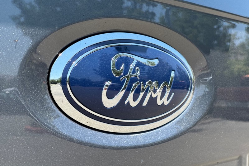 Ford F-150 Vehicle Full-screen Gallery Image 48
