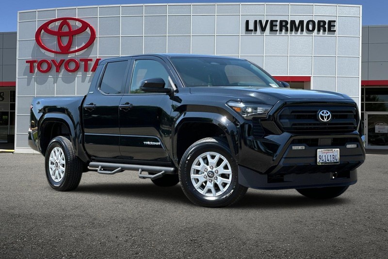 Toyota Tacoma 4WD Vehicle Full-screen Gallery Image 02