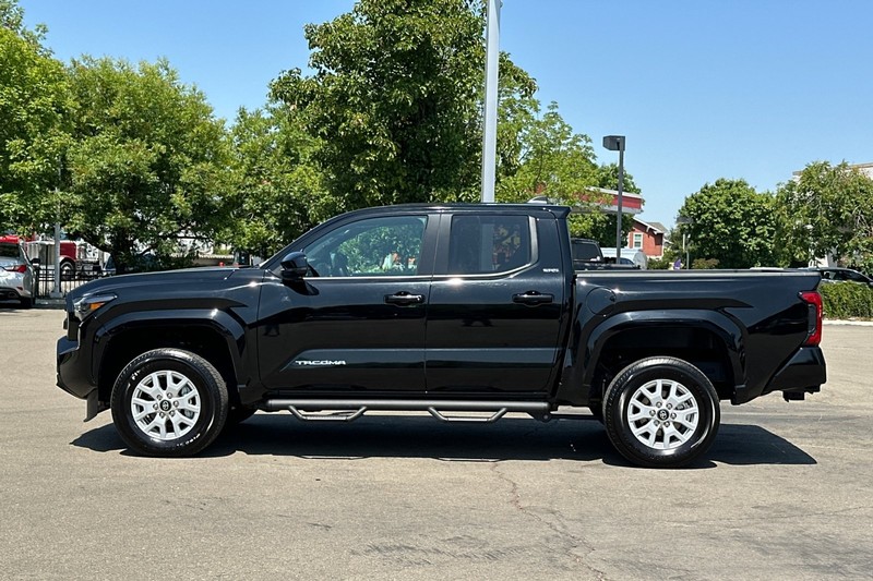 Toyota Tacoma 4WD Vehicle Full-screen Gallery Image 07