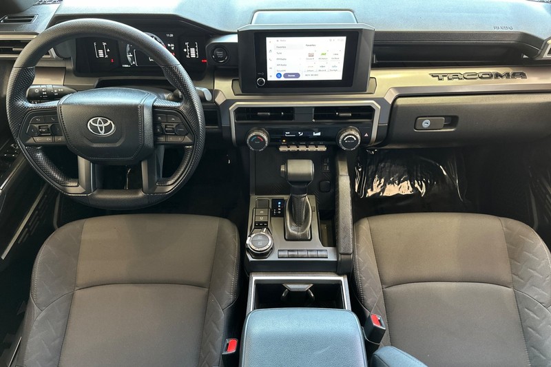 Toyota Tacoma 4WD Vehicle Full-screen Gallery Image 15