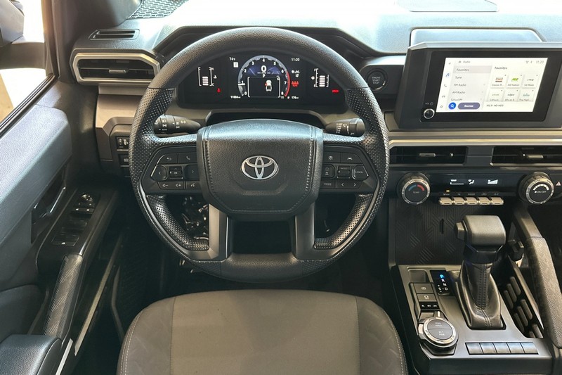 Toyota Tacoma 4WD Vehicle Full-screen Gallery Image 16