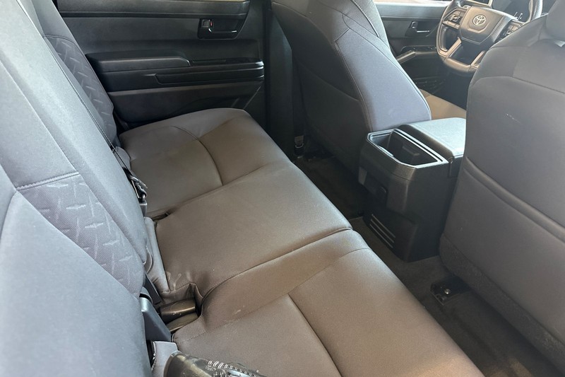 Toyota Tacoma 4WD Vehicle Full-screen Gallery Image 17