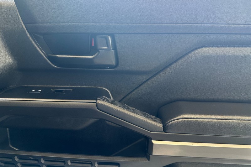Toyota Tacoma 4WD Vehicle Full-screen Gallery Image 20