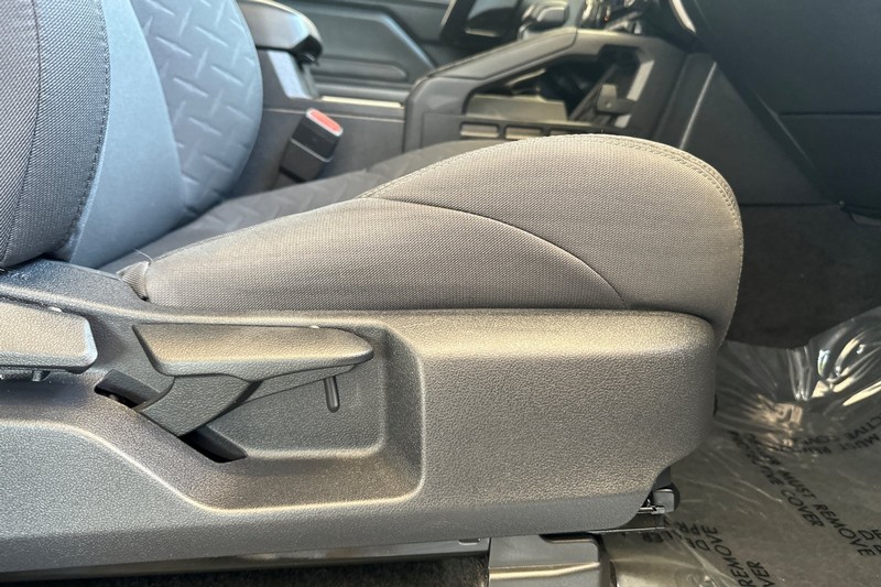 Toyota Tacoma 4WD Vehicle Full-screen Gallery Image 22