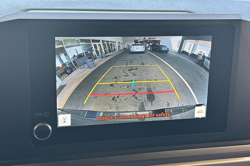 Toyota Tacoma 4WD Vehicle Full-screen Gallery Image 26