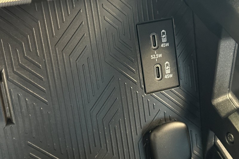 Toyota Tacoma 4WD Vehicle Full-screen Gallery Image 28