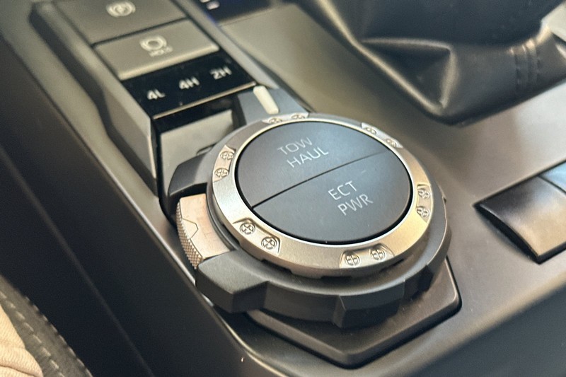 Toyota Tacoma 4WD Vehicle Full-screen Gallery Image 29
