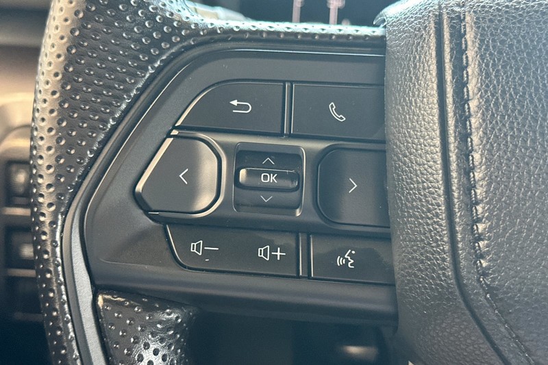 Toyota Tacoma 4WD Vehicle Full-screen Gallery Image 34