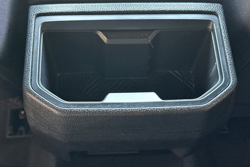 Toyota Tacoma 4WD Vehicle Full-screen Gallery Image 40