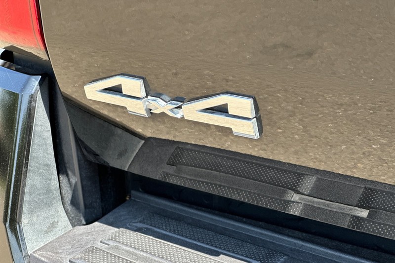 Toyota Tacoma 4WD Vehicle Full-screen Gallery Image 47