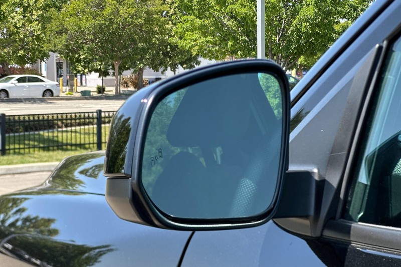 Toyota Tacoma 4WD Vehicle Full-screen Gallery Image 50