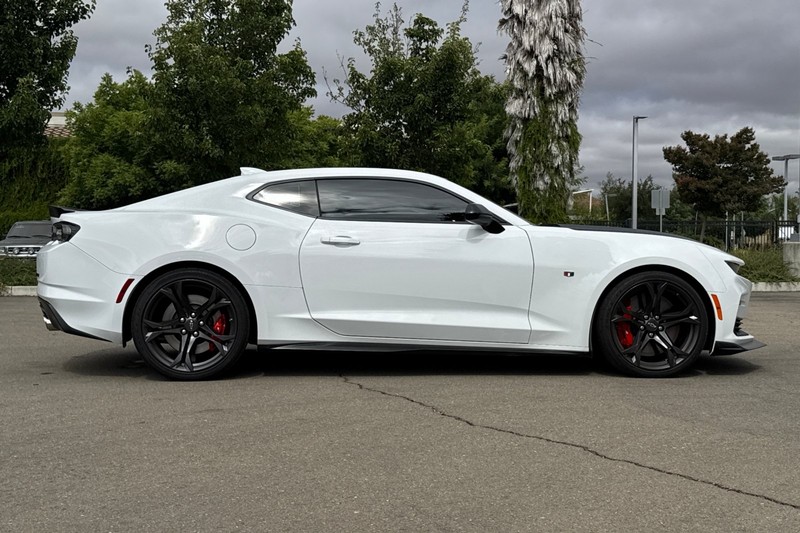 Chevrolet Camaro Vehicle Full-screen Gallery Image 03