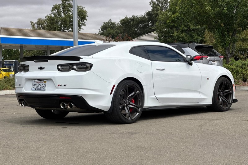 Chevrolet Camaro Vehicle Full-screen Gallery Image 04