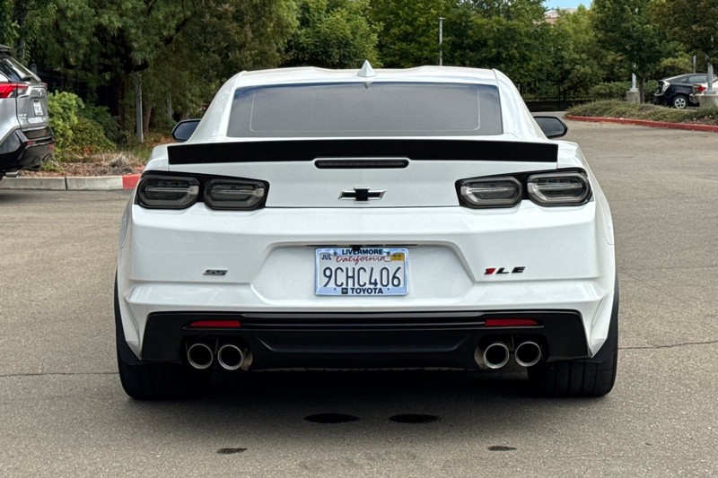 Chevrolet Camaro Vehicle Full-screen Gallery Image 05