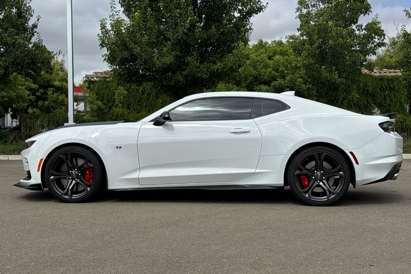 Chevrolet Camaro Vehicle Full-screen Gallery Image 07