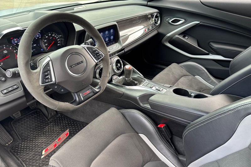 Chevrolet Camaro Vehicle Full-screen Gallery Image 10
