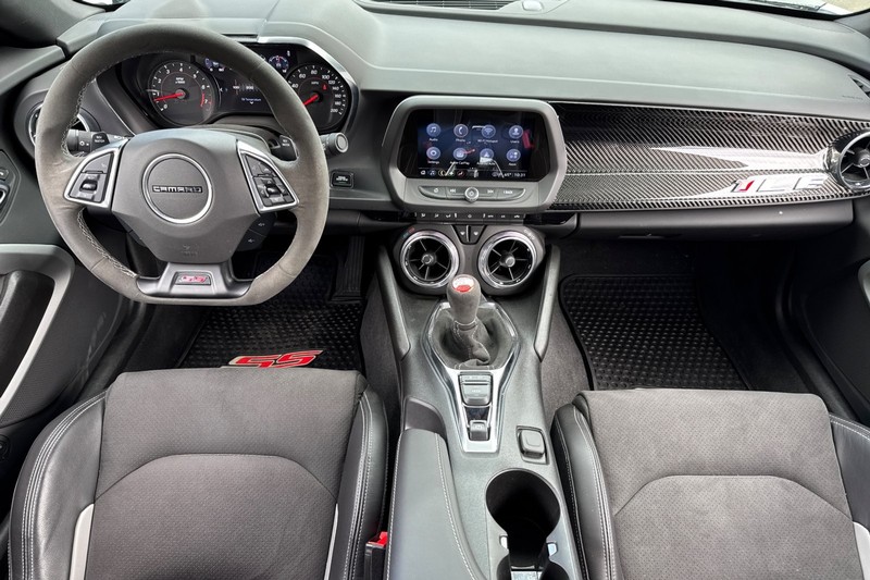 Chevrolet Camaro Vehicle Full-screen Gallery Image 15