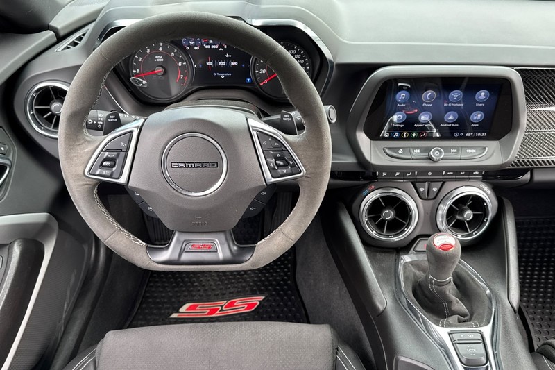 Chevrolet Camaro Vehicle Full-screen Gallery Image 16
