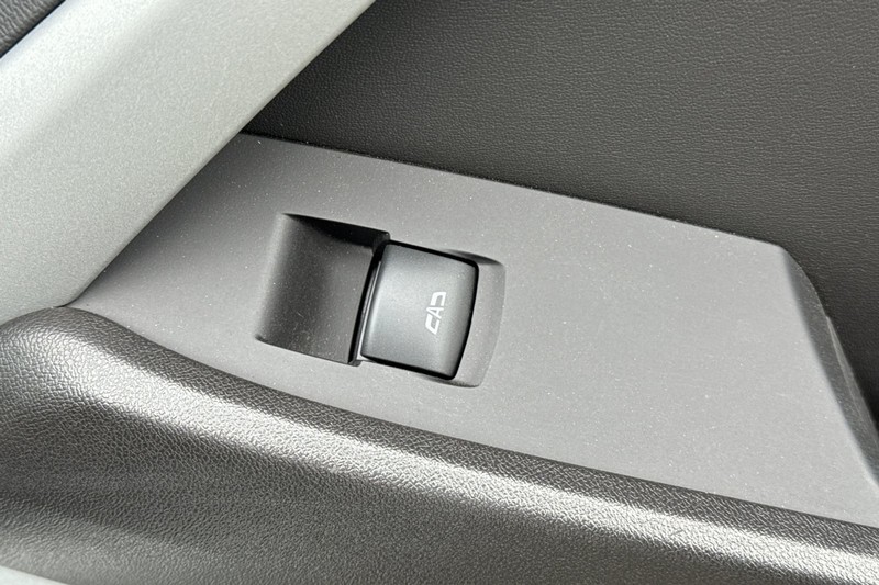 Chevrolet Camaro Vehicle Full-screen Gallery Image 21