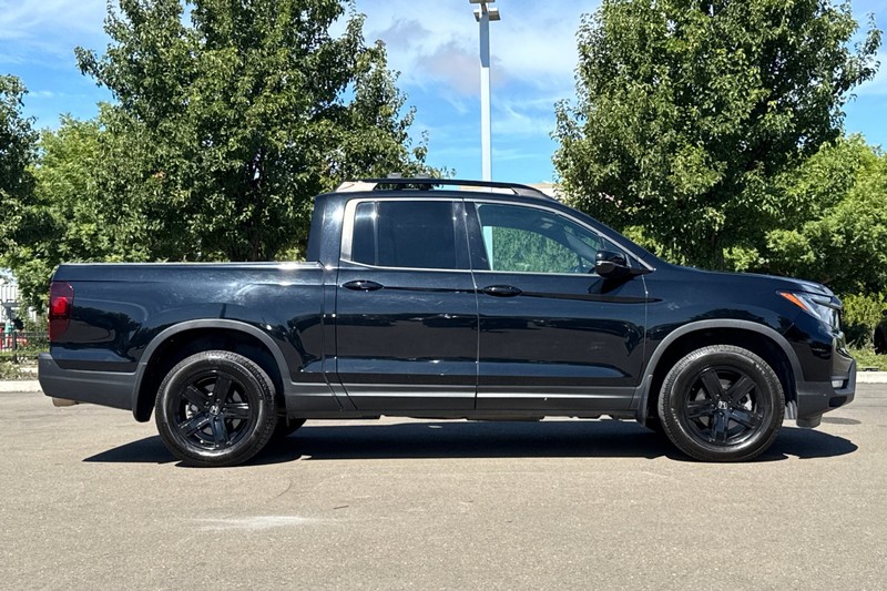 Honda Ridgeline Vehicle Full-screen Gallery Image 03