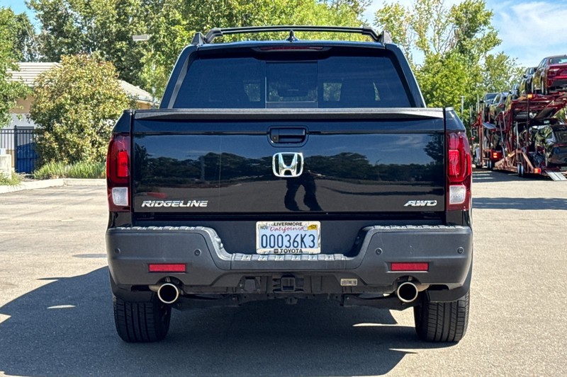 Honda Ridgeline Vehicle Full-screen Gallery Image 05