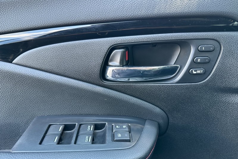 Honda Ridgeline Vehicle Full-screen Gallery Image 11