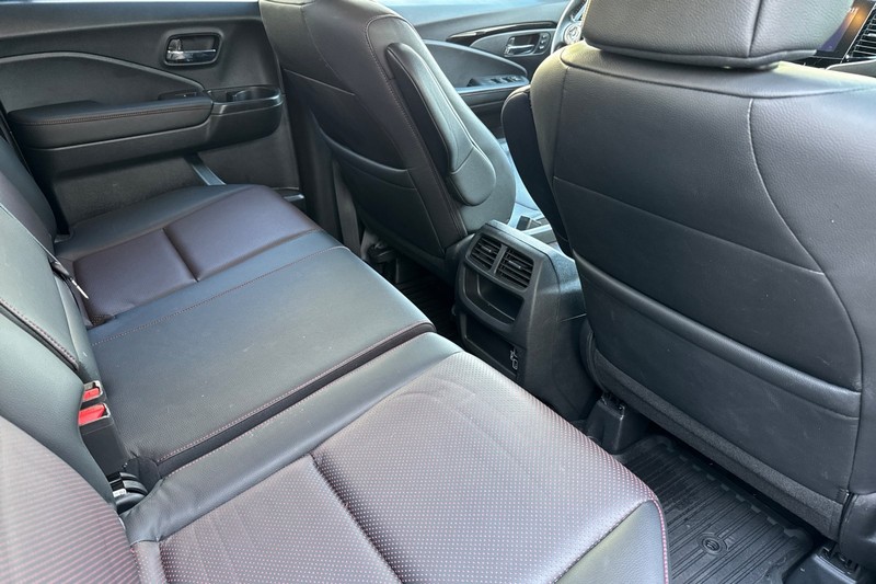 Honda Ridgeline Vehicle Full-screen Gallery Image 17