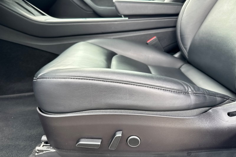 Tesla Model Y Vehicle Full-screen Gallery Image 13