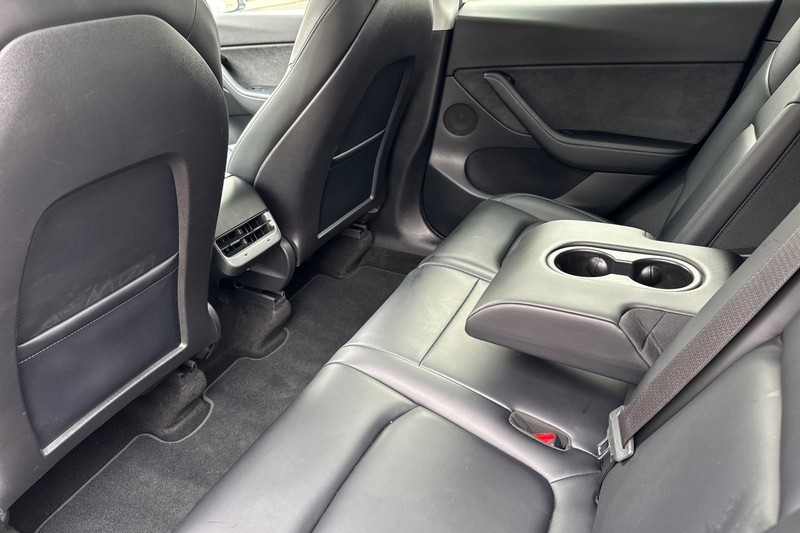 Tesla Model Y Vehicle Full-screen Gallery Image 14