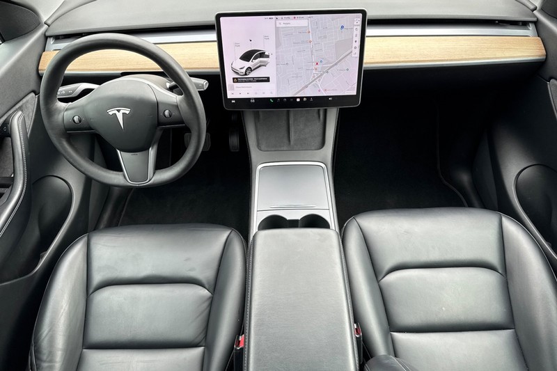 Tesla Model Y Vehicle Full-screen Gallery Image 15