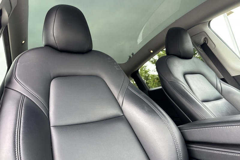 Tesla Model Y Vehicle Full-screen Gallery Image 20